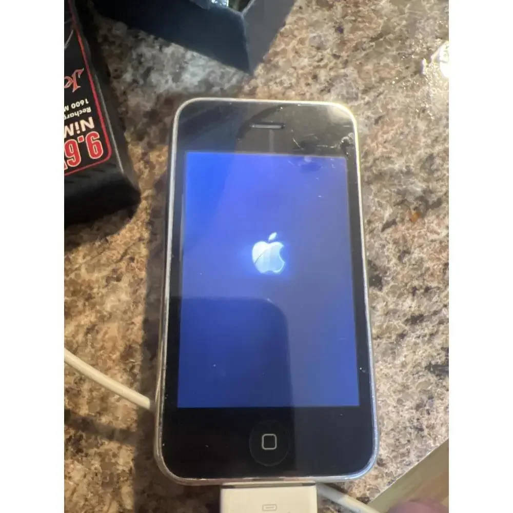 Apple iPhone 3GS 8GB Black Locked